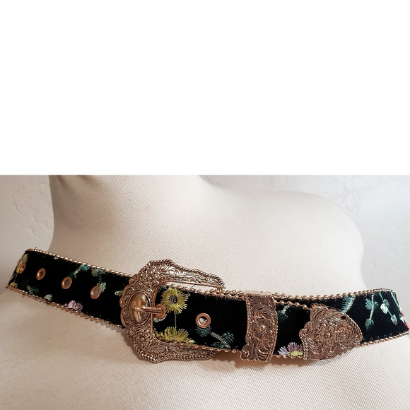 Western Black Goldtone Embossed Flower Embroidered Rancher Belt Buckle Boho New - Picture 8 of 9